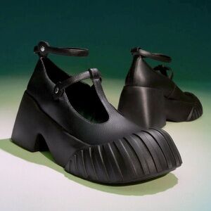 Charles & Keith Adrian Chunky Sole Mary Janes Black Size 6